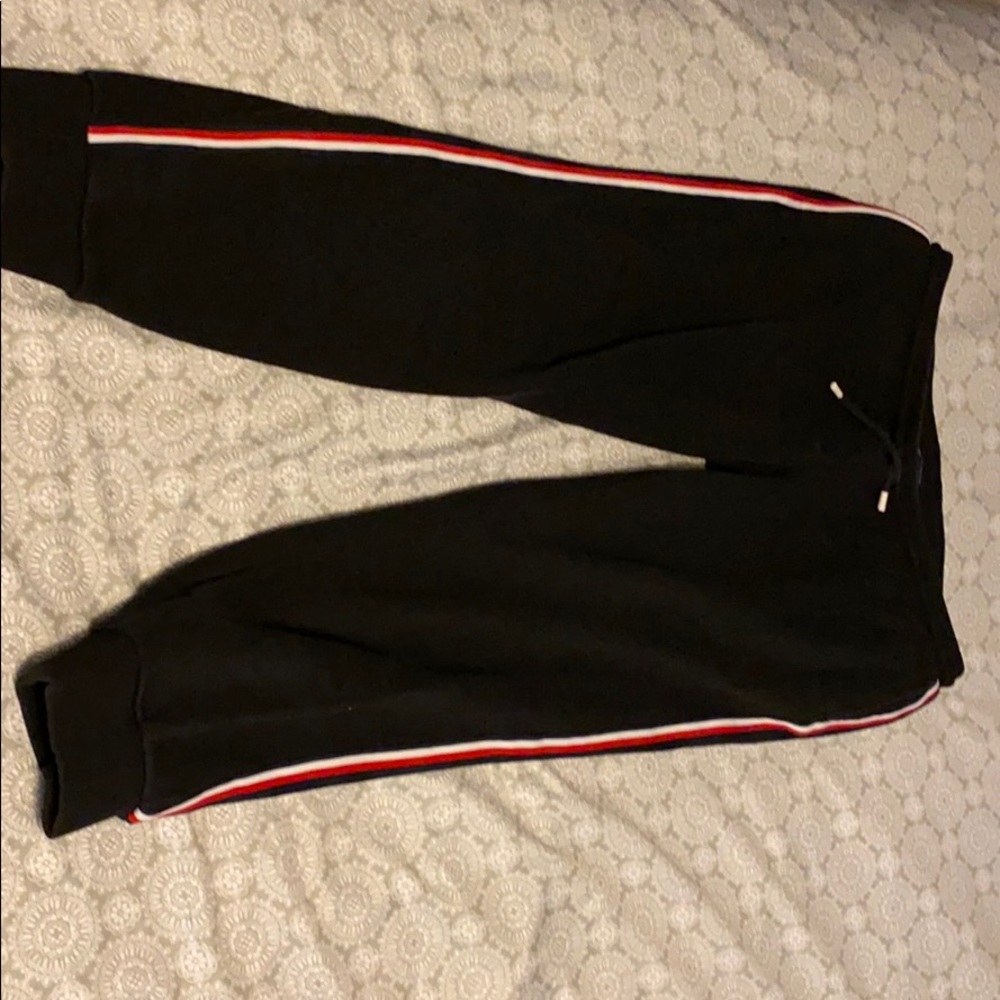 Black Tommy Hilfiger sweats